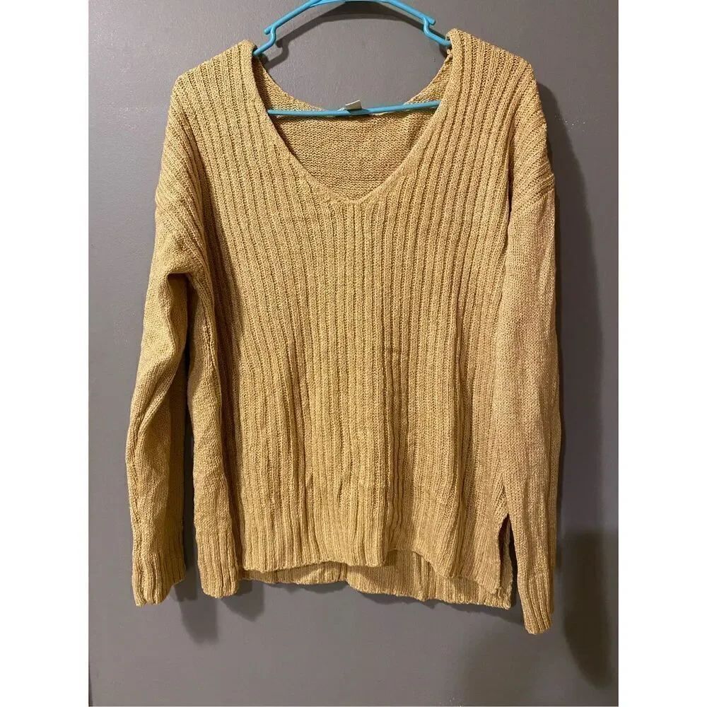 Cozy Casual Gold V Neck Knit Sweater Size Small/Medium
